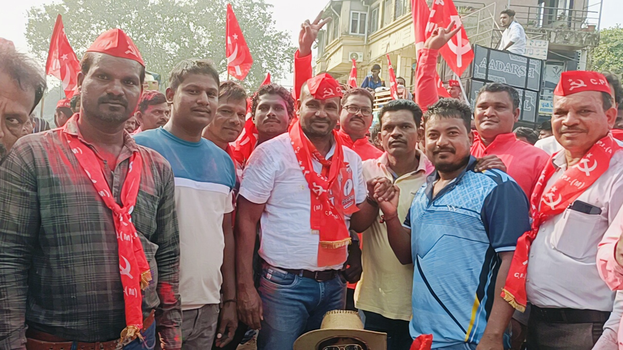 आमदार विनोद निकोले यांची तलासरीत भव्य मिरवणूक