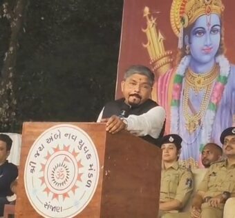 उमरगावच्या संजाण चार रस्त्यावर जय अंबे ग्रुपतर्फे रावण दहन; शस्त्रपूजनही उत्साहात